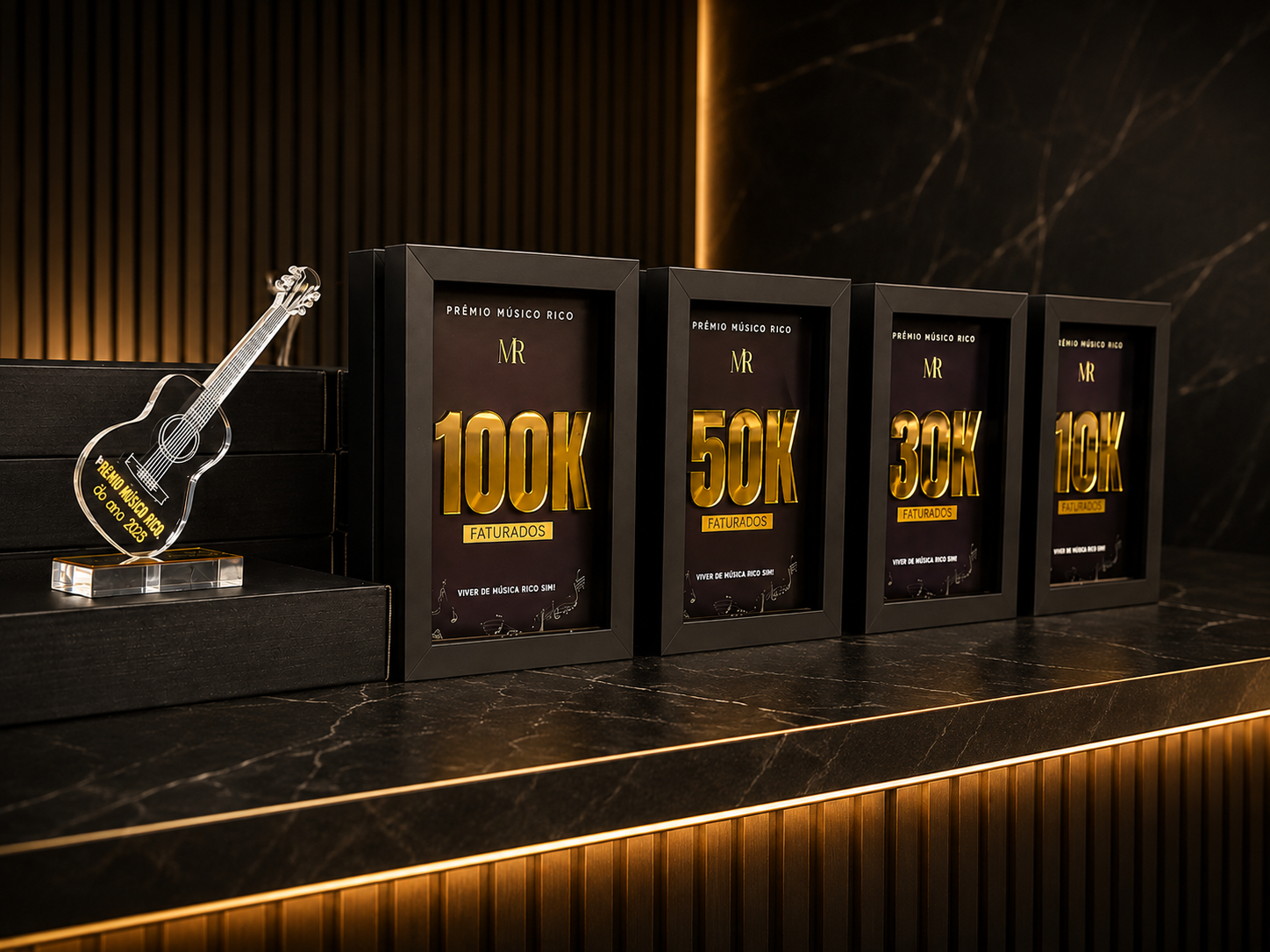 Placas e troféus do Prêmio Músico Rico